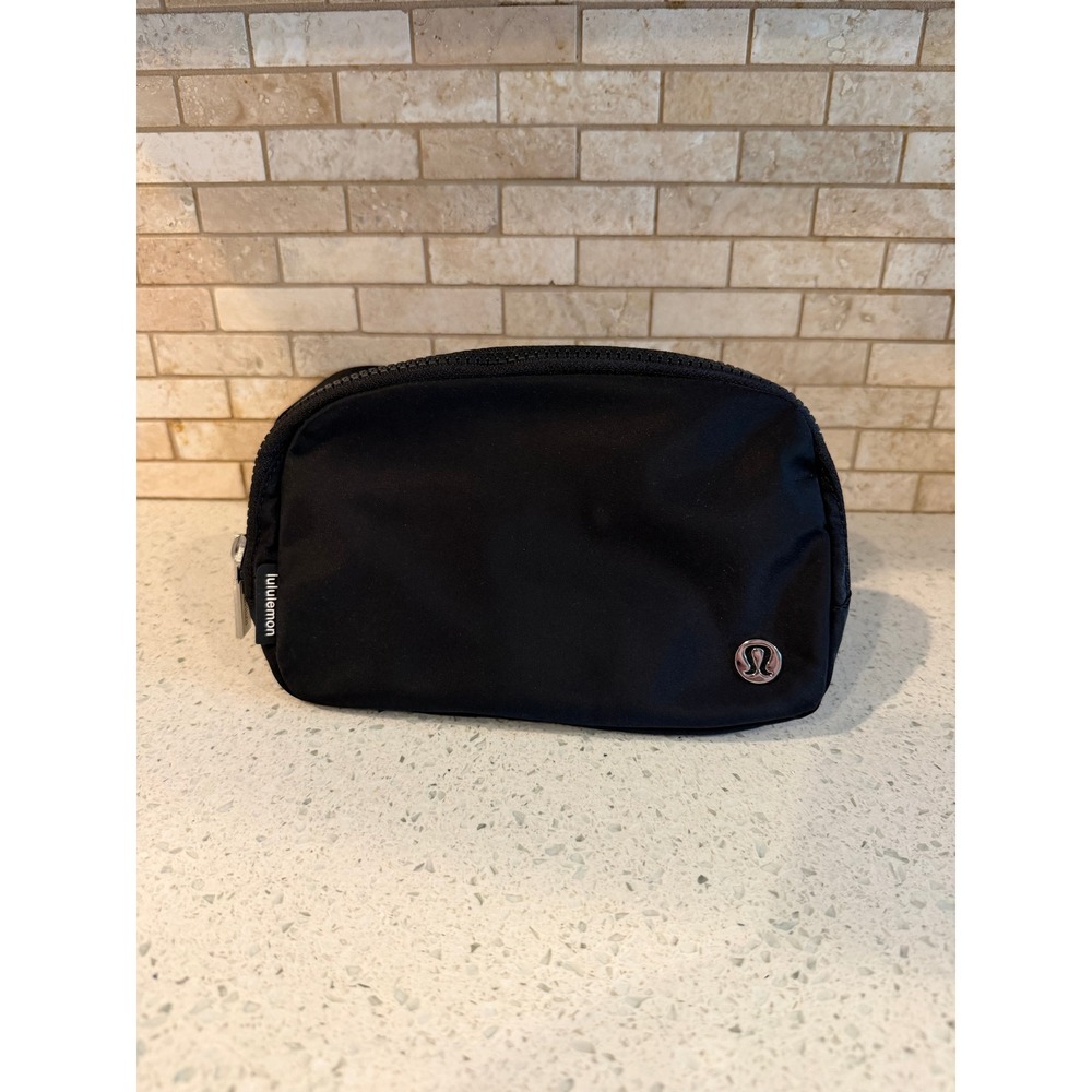 lululemon Everywhere Belt Bag